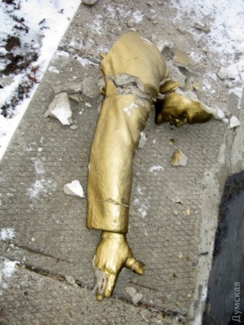 Ленинопад в Одесской области: Саакашвили распорядился снести десятки памятников