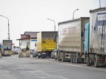 Российские пограничники прекратили пропускать авто с украинскими номерами в Крым