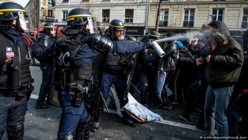 Протесты против трудовой реформы в Париже переросли в беспорядки