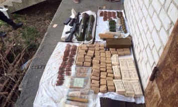 В Киевской обл. полиция обнаружила арсенал оружия в частном доме