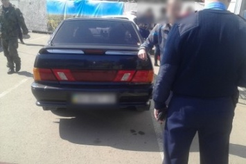 На КПВВ «Зайцево» полицейские задержали автомобиль с 200 патронами