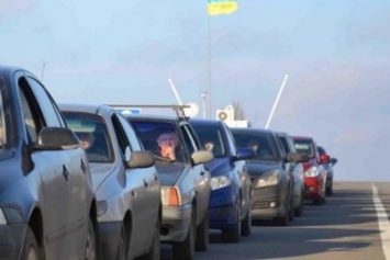 Россияне на админгранице с Крымом не пропускают автомобили с крымскими украинскими номерами