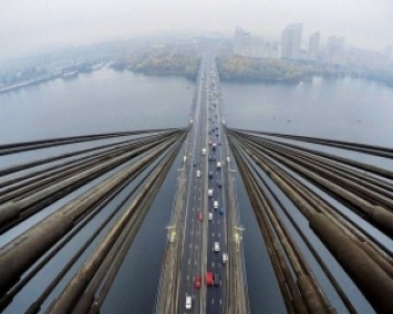 Московский мост и Московскую площадь в Киеве переименуют