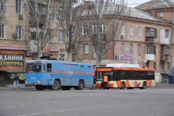 В Кривом Роге поломанный автобус на маршруте №228 целый день простоял на остановке (ФОТО)