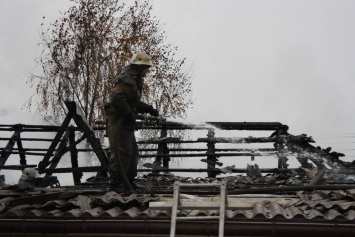 Сотрудники ГСЧС ликвидировали пожар на чердаке жилого дома
