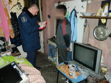 Двое неизвестных ограбили пенсионерку в Киеве