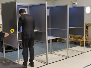 Предварительный подсчет на референдуме в Нидерландах - против 61,1%