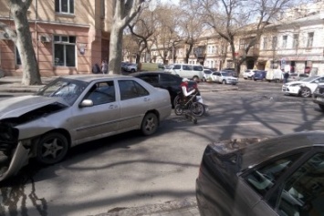 Серьезная авария в центре Одессы парализовала Ришельевскую (ФОТО)