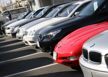 В марте семь автопроизводителей сократили модельные ряды в России