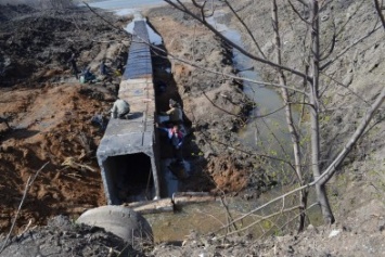 После расчистки пруда со стороны улицы Стрельникова в Кривом Роге разобьют сквер (ФОТО)