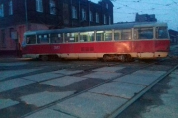 Четвертый день "дрифтов": на Новоселовке трамвай сошел с рельсов (ФОТО)