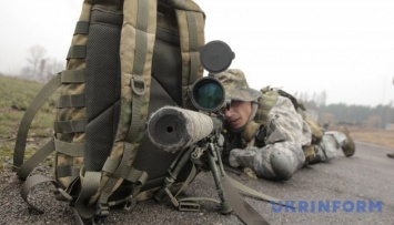 Украина потеряла в АТО еще одного военного, 12 ранены