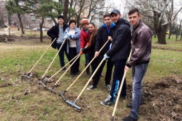 Мэр Бойченко с заместителями уберет на субботнике самую длинную городскую аллею