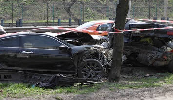 Ужасная авария на ул. Борщаговской: две иномарки "всмятку"