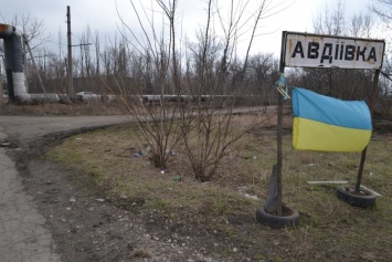 Боевики под Авдеевкой используют зажигательные мины, промзона затянута дымом, - штаб