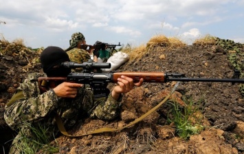 В пятницу боевики 13 раз обстреляли позиции сил АТО вблизи Авдеевки, - штаб