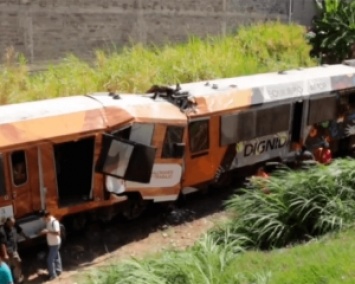 Железнодорожная катастрофа в Коста-Рике: поезда столкнулись лоб в лоб (ФОТО)