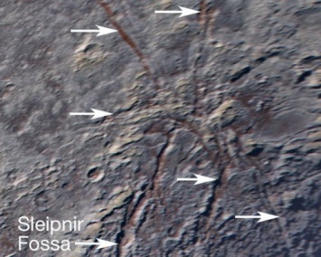 NASA показало фото «гигантского паука» на Плутоне