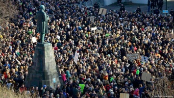 Протестующие в Исландии требуют отставки правительства