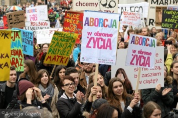 В Польше более 7 тыс. человек протестовали против запрета абортов