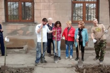 В Соцгороде прошла акция "Подари цветы Запорожью", - ФОТО