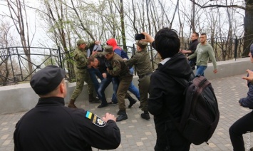 В Одессе прошли потасовки на праздновании Дня освобождения от немецких захватчиков