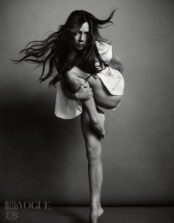 Пош-Спайс, какой вы никогда раньше ее не видели: Виктория Бекхэм в фотосессии для Vogue