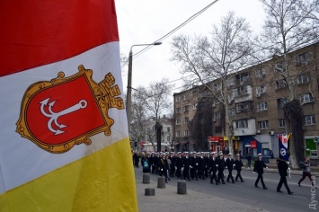 День Освобождения: курсанты мореходного колледжа пошли маршем по одесским улицам
