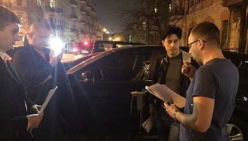Прокурорская война: Виталию Касько зачитали подозрение на улице посреди ночи