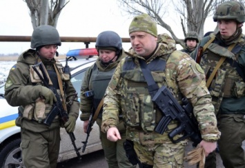 Турчинов начал подготовку к большой войне в Донбассе