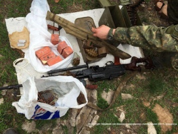 Тайник с оружием нашли в Донецкой области