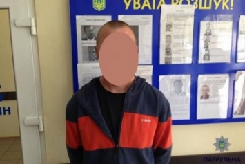 В Херсоне полицейский патруль задержал злоумышленников, ограбивших 7-летнего ребенка