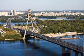 Сегодня ограничат движение по Московскому мосту