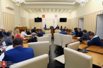 Правительство Крыма инициировало продление сроков реализации программы по переселению из аварийного жилья, - Казурин (ФОТО)