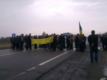 Митингующие перекрыли трассу в Полтавской области