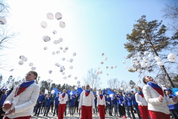 В РФ с космодрома выпустили в небо 500 шаров с портретами Гагарина (фото)