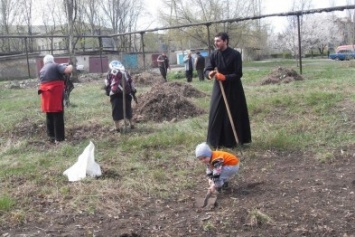 Добропольское благочиние поддерживает городские субботники