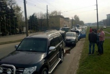 В Харькове в ДТП попали сразу пять авто (ФОТО)