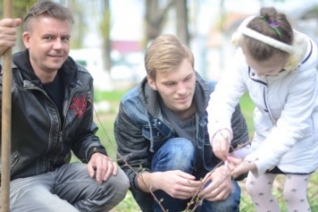 В николаевской школе-интернате появился сквер "Деревья мира" (ФОТО)