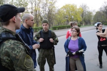 В Запорожье демонтаж мемориальной доски украинскому большевику едва не закончился самосудом над членом "Свободы"