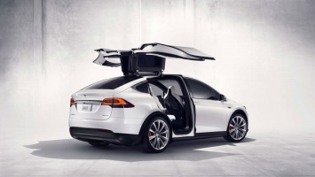 Tesla отзывает кроссоверы Model X