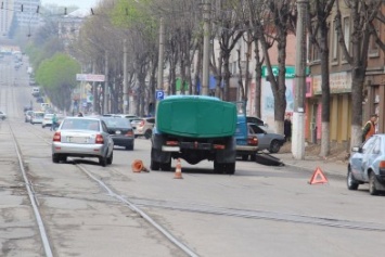 В Днепродзержинске в ДТП на проспекте Тараса Шевченко столкнулись водовоз и BMW