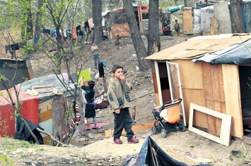В Киев массово съезжаются и разбивают свои таборы цыгане, власти разводят руками (фото)