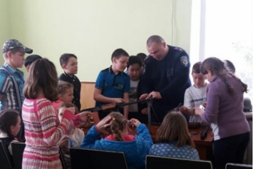 В Каланчаке пятиклассники побывали в отделение полиции