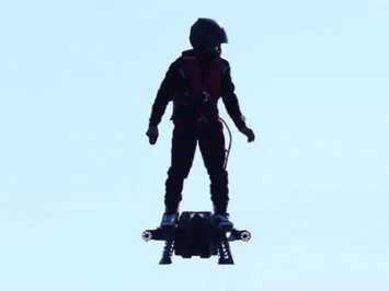 Во Франции протестировали удивительную летающую доску Flyboard Air (Видео)