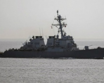 Российские истребители "атаковали" военный корабль США