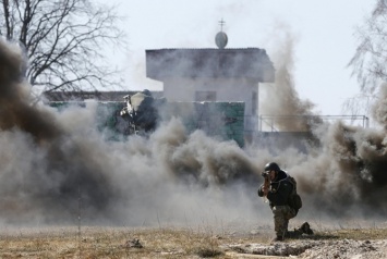 Ожесточенные бои на Донбассе не утихают: боевики обстреливают Широкино, Пески и промзону из запрещенного оружия