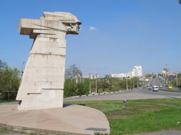 В Запорожье сегодня демонтируют последний в городе памятник советской эпохи