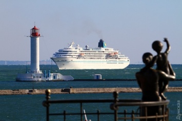 Немецкая круизная компания решила не отправлять свой лайнер в Одессу