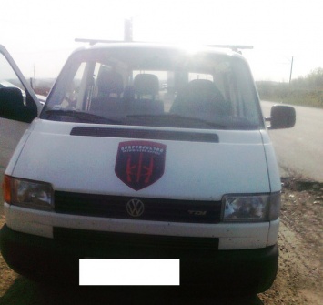 Через Днепропетровщину машина с волонтерскими номерами перевозила оружие (фото)